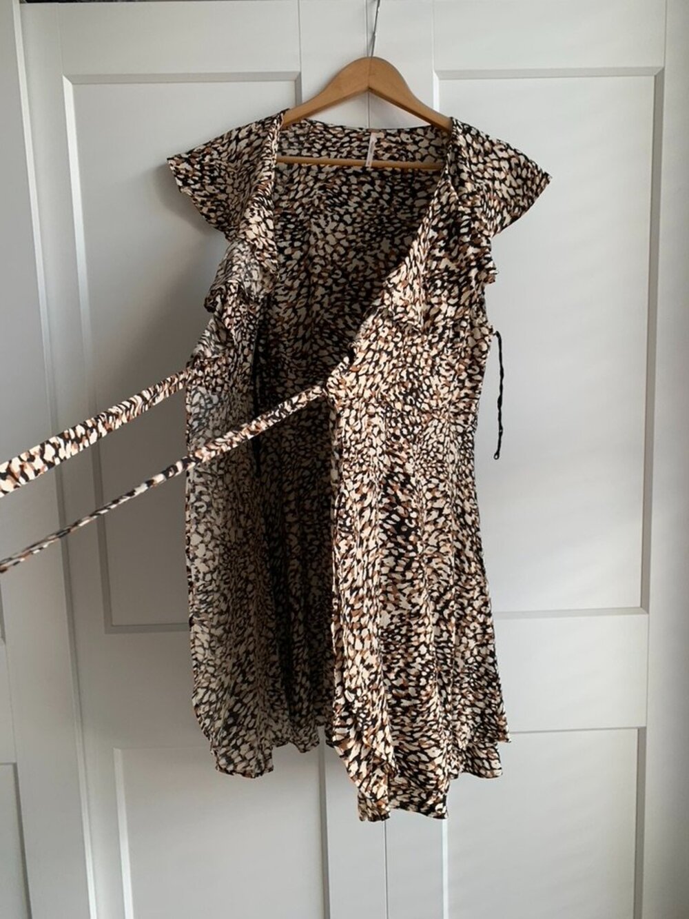 Free People Dress Size M Animal Print Jet Combo Mini Dress Ruffle Sleeve - Picture 4 of 12
